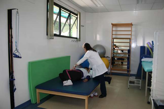 Morador faz fisioterapia no centro de saúde