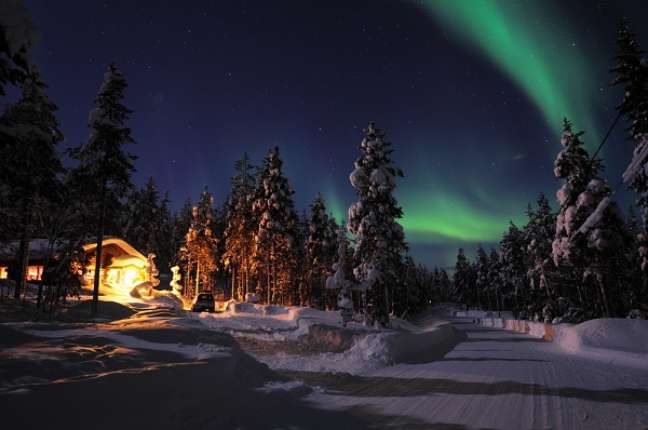 A aurora boreal é um dos mais belos espetáculos da Finlândia. Nos meses de fevereiro, março, setembro e outubro, é possível avistá-la com clareza do norte do país