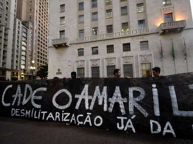 <p>Manifestantes na capital paulista protestam contra o desaparecimento do pedreiro Amarildo de Souza no Rio de Janeiro</p>
