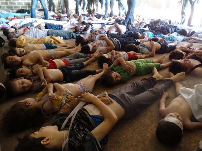Imagens divulgadas pela oposição mostram corpos de vítimas, muitas delas crianças, espalhados pelo chão