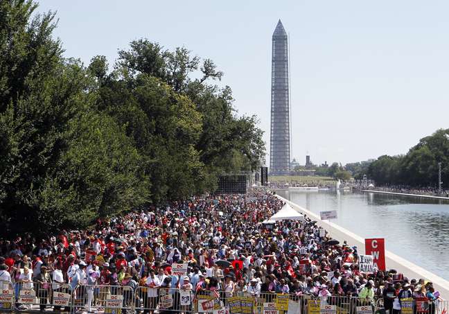 Multidão se aglomera para o evento de comemoração dos 50 anos da Marcha de Washington