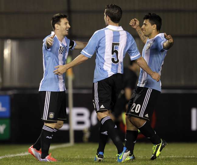 <p>Messi fez dois gols, ambos de pênalti, na goleada argentina sobre o Paraguai</p>