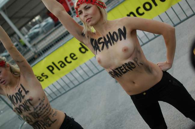 <p>Integrantes do Femen protestaram na tarde desta quinta-feira (26) durante a semana de moda de Paris</p><p> </p>