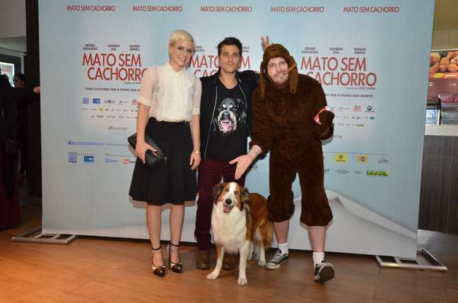 Nessa segunda-feira (30), o elenco de 'Mato Sem Cachorro' recebeu convidados na exibição do filme no Festival de Cinema do Rio. Na foto, os protagonistas Leandra Leal, Bruno Gagliasso, Duffy e Danilo Gentili