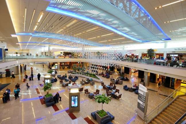 O Aeroporto Internacional Hartsfield-Jackson, em Atlanta, Estados Unidos, vem sendo o mais movimentado do mundo nesse século, saltando de 75 milhões de passageiros em 2001 para 95,5 milhões em 2012. Uma passagem para lá sai a partir de R$ 2.318