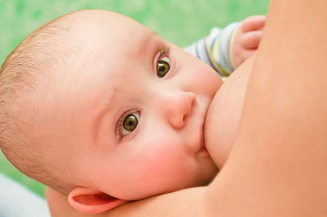 O aleitamento materno é fundamental para o desenvolvimento da articulação temporomandibular (ATM), dos maxilares e da mordida da criança