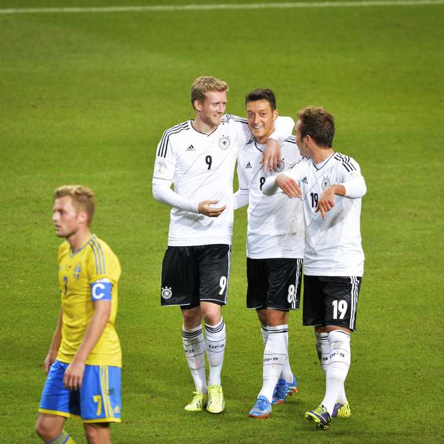 Já classificada, a Alemanha derrotou a Suécia em jogo de oito gols