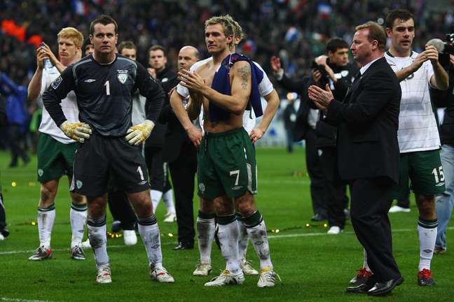 <p>Em 2009, França eliminou Irlanda na prorrogação, graças a gol irregular marcado após toque de mão de Thierry Henry</p>