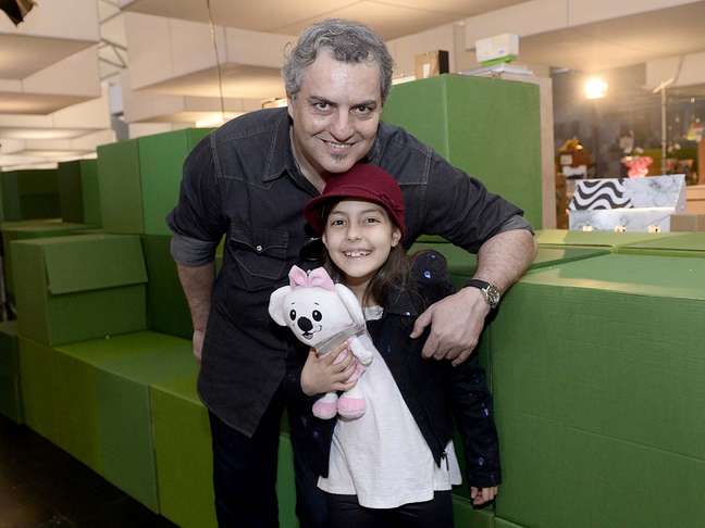 <p>Com a filha Julia, jornalista e empresário Paulo Lima elogiou abertura de portas do SPFW para a moda infantil </p><p> </p>