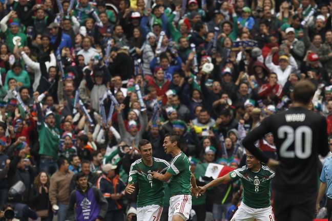 México obteve a vitória em pleno Estádio Azteca, que contou com bom público