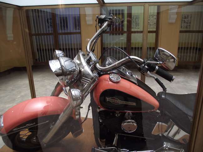 A moto que pertenceu ao lendário chefe do cartel de Mellín é a principal atração do Museu Histórico da Polícia Nacional, que fica no coração da capital colombiana