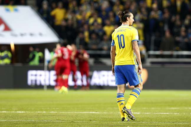 Ibrahimovic marcou dois gols, mas não conseguiu levar a Suécia à Copa do Mundo