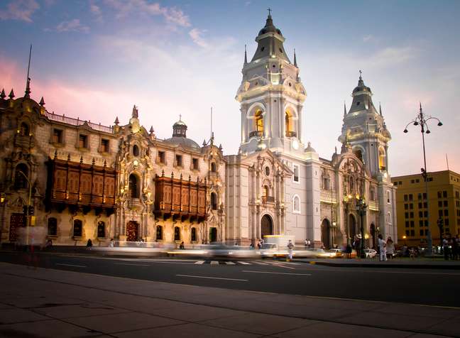 Fundada em 1535, a Plaza Mayor de Lima reúne as sedes dos poderes político e espiritual do país. De um lado fica a catedral, órgão máximo da Igreja Católica no país...