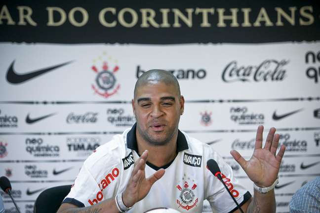 <p>Último jogo do Adriano foi pelo Corinthians, no começo de 2012</p>