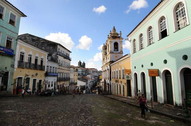 <p>Salvador  é uma das capitais mais vibrantes e fascinantes do Brasil</p>