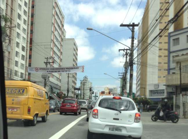 Faixas que anunciam mudanças no trânsito devem ser removidas no entorno da avenida Heitor Penteado; alterações devem ocorrer apenas em 2014