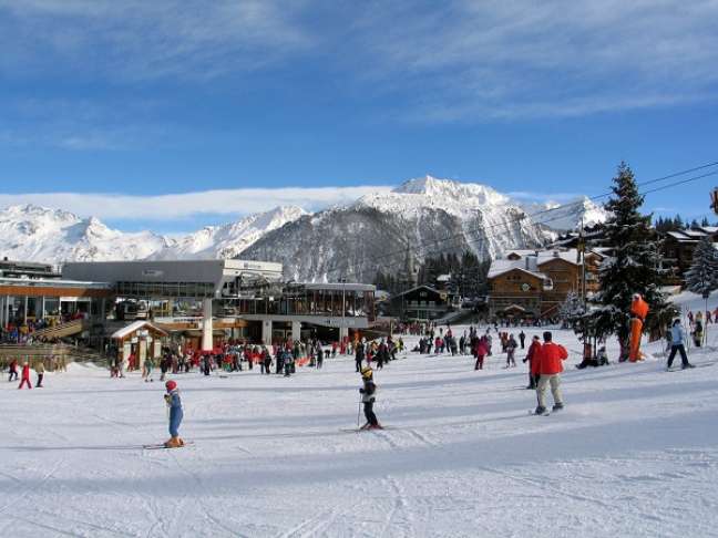 Uma das atrações para quem deseja esquiar na Europa é a estação de Courchevel. Ela é divida em três altitudes: 1550, 1650 e 1850 metros