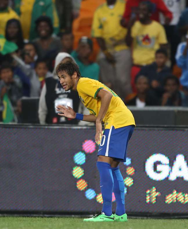 Aos 40min do primeiro tempo, Neymar marcou o segundo gol do Brasil