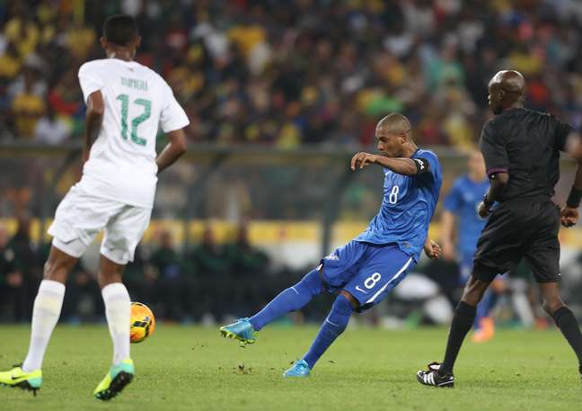 <p>Fernandinho acertou lindo chute de longe para fazer o quarto gol</p>