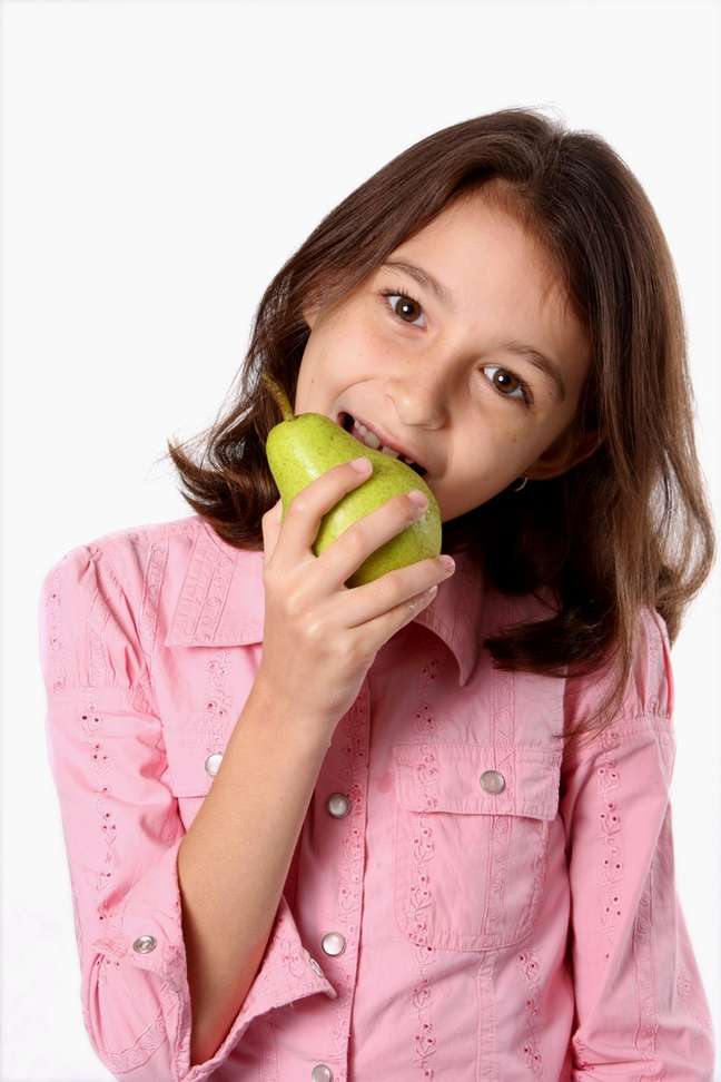 Crianças e adolescentes precisam provar um novo alimento, no mínimo, de oito a dez vezes para gostar dele