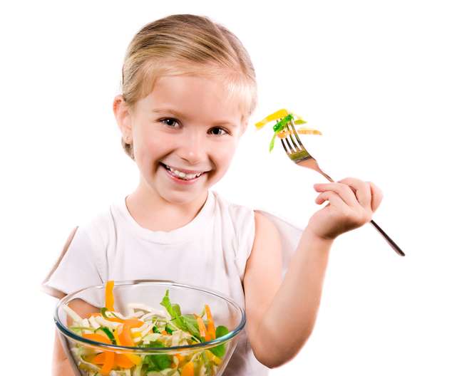 O complemento alimentar se faz é necessário quando a criança ou o adolescente não ingere alimentos saudáveis ou o organismo não consegue metabolizar os nutrientes, causando uma deficiência 