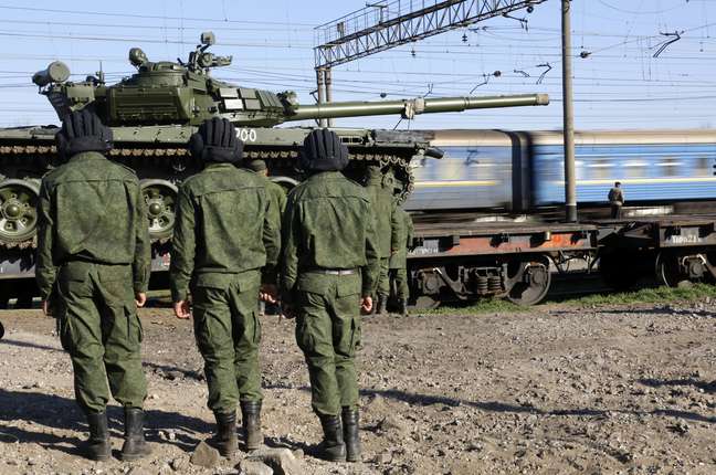 Soldado russo matou um oficial ucraniano na Crimeia, segundo o Ministério de Defesa da Ucrânia