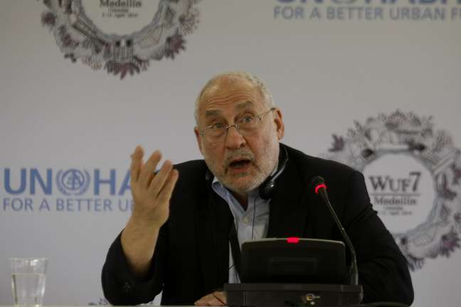 "No Brasil o governo focou na educação, na alimentação, na pobreza e é muito surpreendente como essas políticas provaram ser adequadas", disse Joseph Stiglitz, prêmio Nobel de Economia