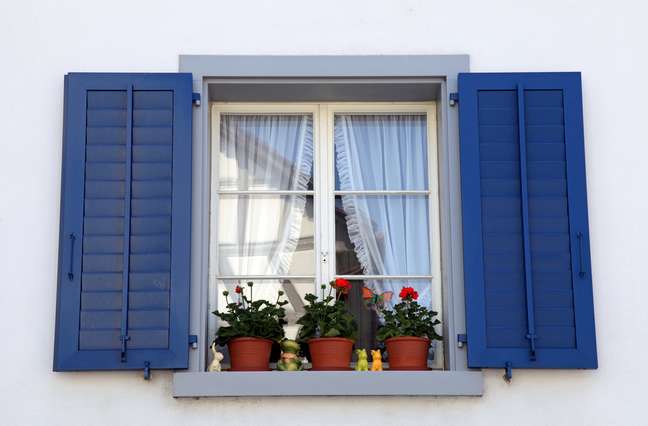 Alumínio, ferro, PVC, madeira ou vidro? Confira a seguir as vantagens e desvantagens de cada material para escolher a janela ideal para sua casa