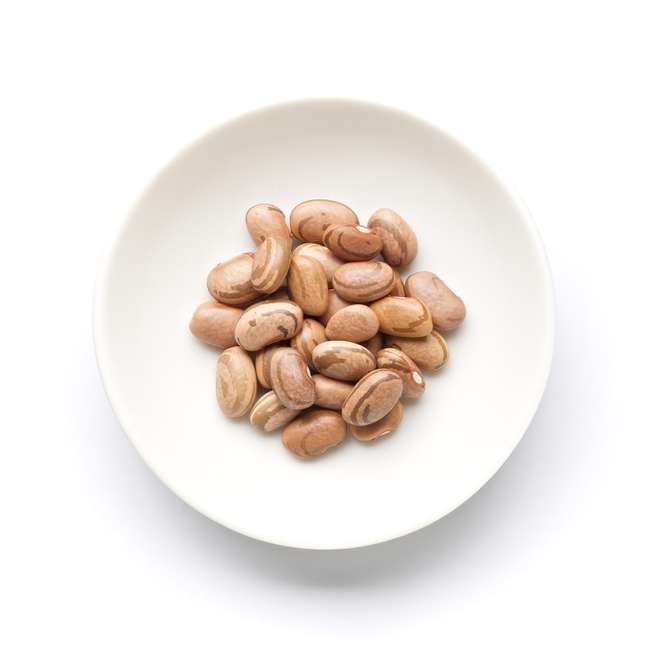 O feijão carioca faz parte do grupo das leguminosas e é fonte de nutrientes