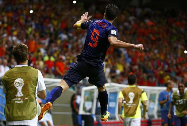 Van Persie comemora o quarto gol holandês