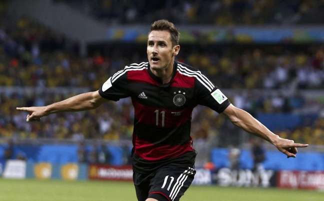 <p>Miroslav Klose é o maior artilheiro e o maior vencedor de jogos em Copas do Mundo</p>