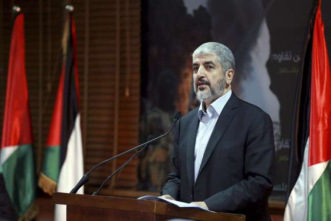 <p>O l&iacute;der do Hamas, Khaled Meshaal, fala durante entrevista coletiva em Doha, em 23 de julho</p>