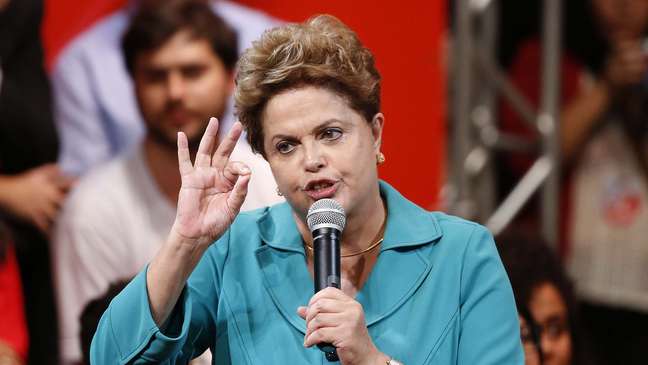 <p>Recessão na economia, inflação alta, escândalos na Petrobras e estagnação na distribuição de renda são alguns dos motivos para DIlma Rousseff (PT) não ser reeleita, escreveu colunista da revista Forbes</p>