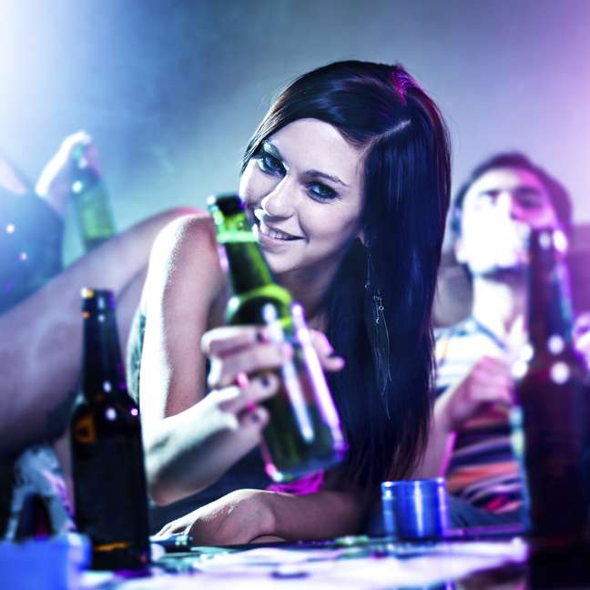 <p>Sentimentos como culpa e remorso são inibidos pelo consumo de álcool, diz estudo</p>