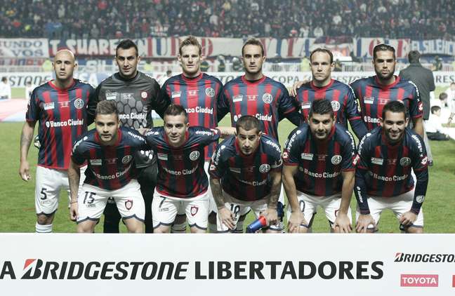 Equipe posada do San Lorenzo, campeã da Libertadores de 2014