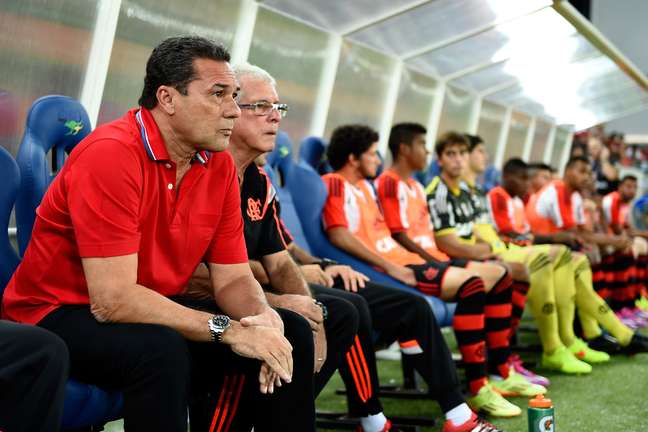 <p>Flamengo tem se equilibrado dentro do possível para não atrasar salários</p>