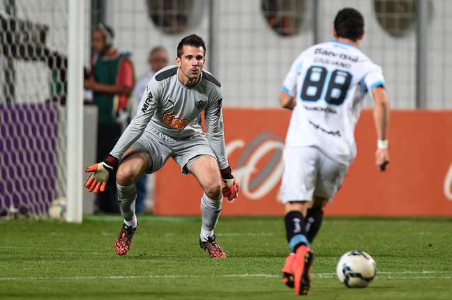 <p>Giuliano perdeu gol frente a frente com Victor</p>