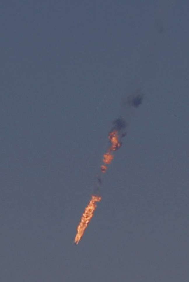 Jato militar sírio foi atingido nesta terça-feira por, supostamente, ter invadido espaço aéreo