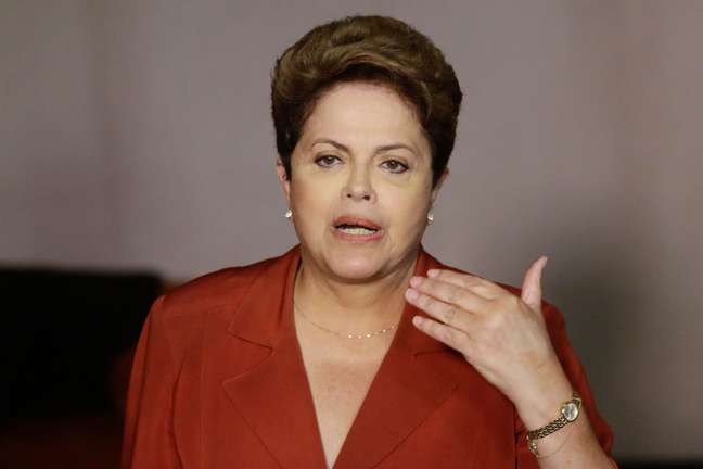 <p>A presidente da República e candidata a reeleição, Dilma Rousseff, concede entrevista coletiva no Hotel Renaissance, na Alameda Santos em São Paulo, nesta segunda-feira</p>