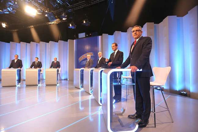 <p>Candidatos participaram do debate da TV Globo nesta terça</p>