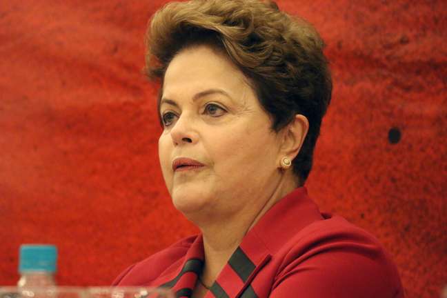 <p>"Eu desconfio que os investidores podem fazer tudo, mas não ganham uma eleição. Quem ganha e vota no Brasil chama-se povo brasileiro", afirmou Dilma Rousseff</p>