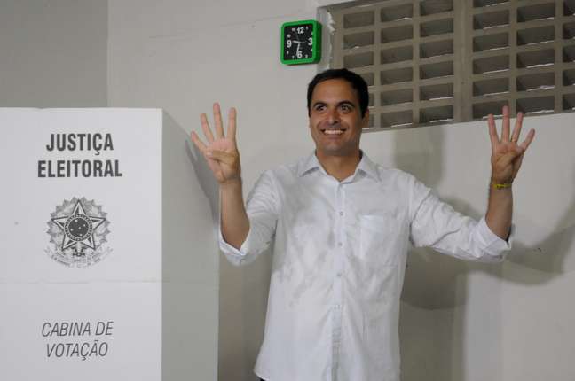 <p>Paulo Henrique Saraiva Câmara foi eleito governador de Pernambuco no primeiro turno</p>