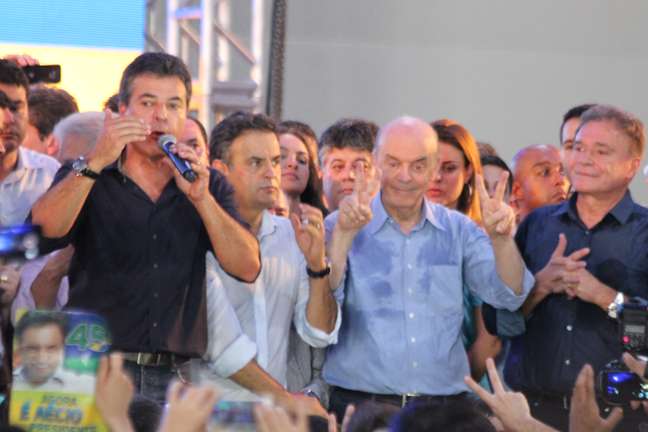 O ato político em Curitiba marcou o começo de campanha de segundo turno de Aécio no Sul do País