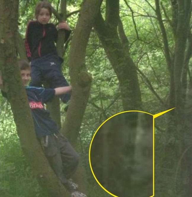 A foto polêmica foi divulgada pela britânica, curiosa para saber quem seria a criança-fantasma