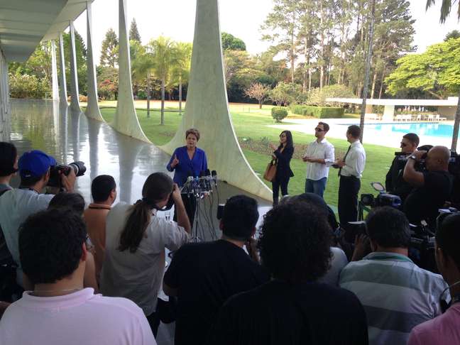 Dilma Roussef concedeu entrevista coletiva no Palácio da Alvorada, neste sábado, 18 de outubro