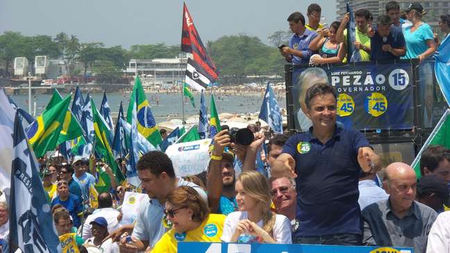 <p>O ex-jogador Ronaldo Nazário acompanhou Aécio Neves no ato deste domingo, 19 de outubro, no Rio de Janeiro</p>