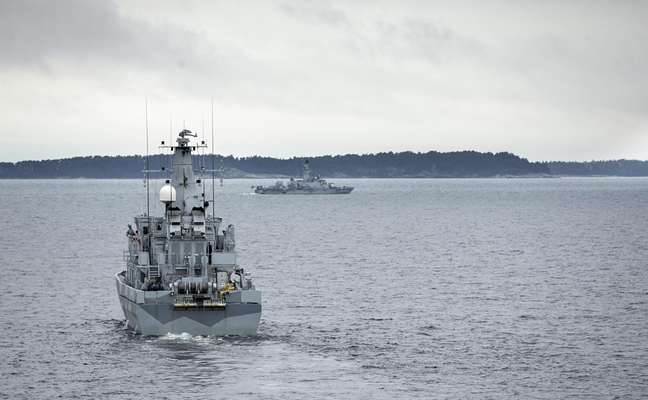 Navios suecos buscam suposto submarino estrangeiro 
