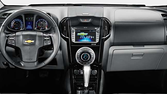A caminhonete S10 LTZ vem equipada com o Chevrolet MyLink Intouch, um sistema de entretenimento completo, com GPS integrado e leitor de DVD