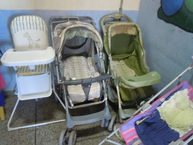 Carrinhos e cadeiras de bebê usado pelas detentas que tiveram filhos enquanto encarceiradas