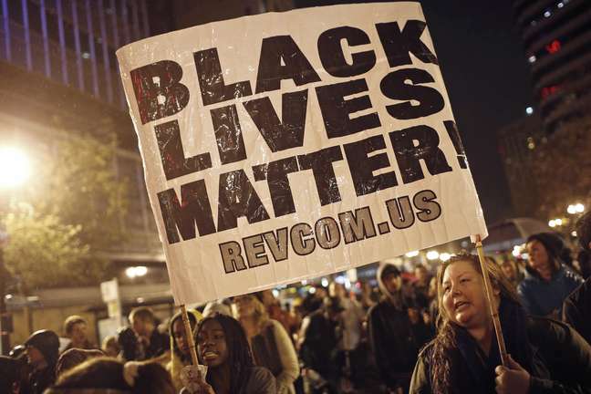 <p>Na foto, protesto contra morte de jovens negros nos EUA, que ganharam repercussão nos últimos meses</p>